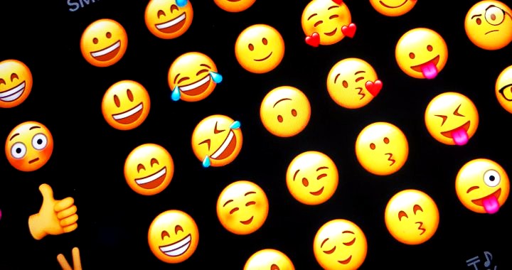 Cómo habilitar el teclado de los emojis en iPhone si no están disponibles